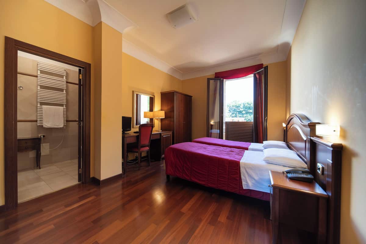 standard double or twin room, garden view | 1 bedroom, minibar, in-room safe, individually furnished