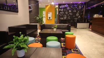 Coin salon dans le hall