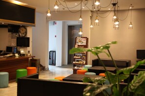 Lobby sitting area - Shanghai Fish Inn Bund (Shanghai)