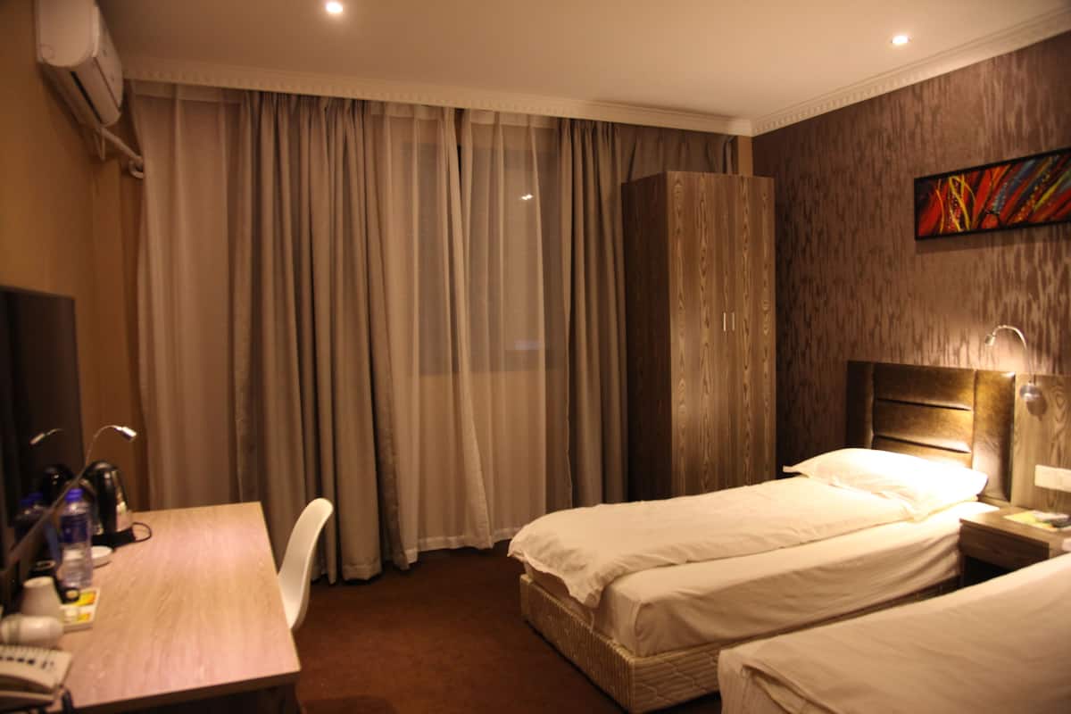 3 Schlafzimmer, Minibar, Zimmersafe, Schreibtisch