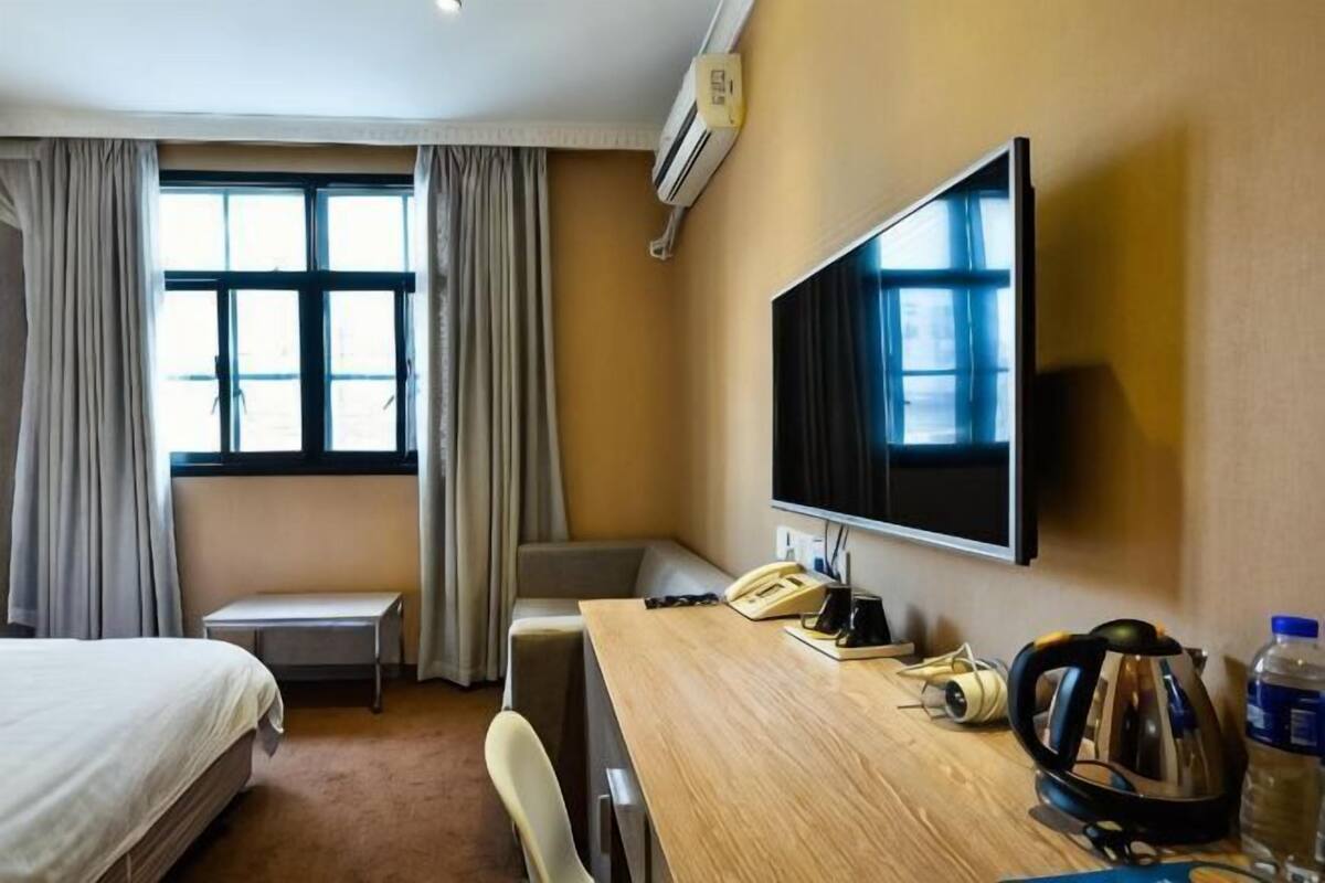 Minibar, in-room safe, desk, laptop workspace
