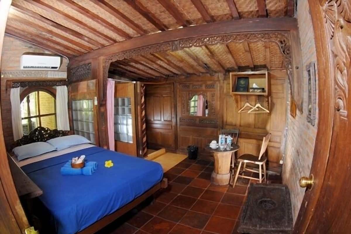 Villa (Joglo 5) | Baño | Artículos de higiene personal gratuitos, toallas, jabón y champú
