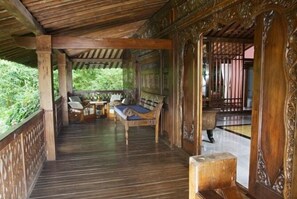 Terrace/patio - Hills Joglo Villa (Ungaran)