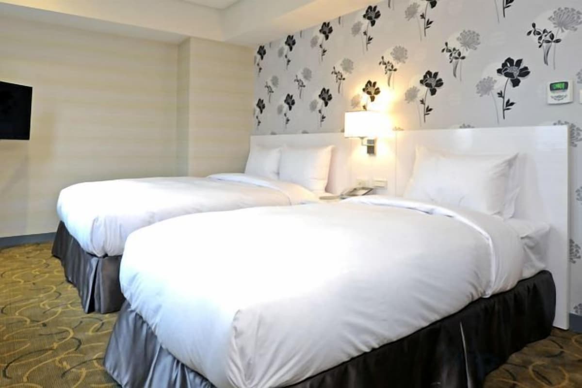 Down comforters, minibar (free items), in-room safe, desk