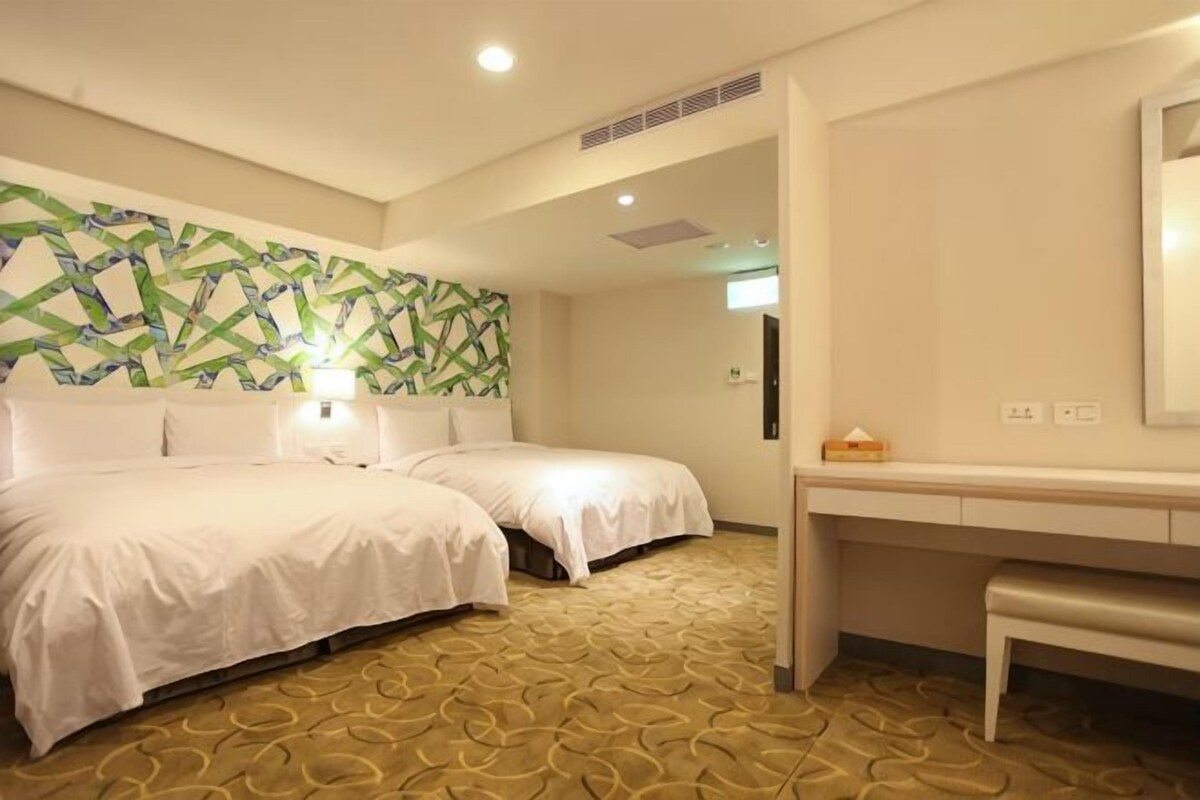 Down comforters, minibar (free items), in-room safe, desk