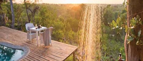 Luxury Suite (Single) | Bathroom | Separate bathtub and shower, designer toiletries, hair dryer, bathrobes