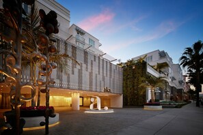 Exterior detail - AKA Beverly Hills (Beverly Hills)
