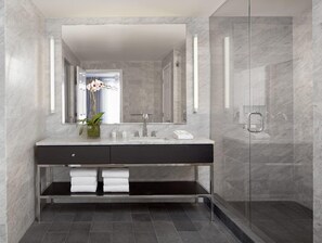 Premium-Suite, 2 Schlafzimmer | Zimmersafe, individuell dekoriert, individuell eingerichtet