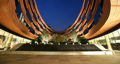 HUALUXE Shanghai Twelve at Hengshan by IHG