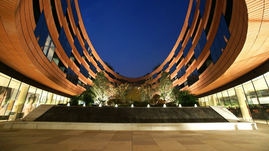HUALUXE Shanghai Twelve at Hengshan by IHG