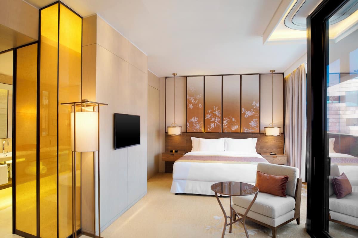 Suite, 1 Bedroom | In-room safe, desk, laptop workspace, free cribs/infant beds