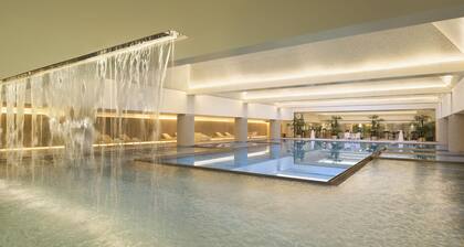 HUALUXE Shanghai Twelve at Hengshan by IHG