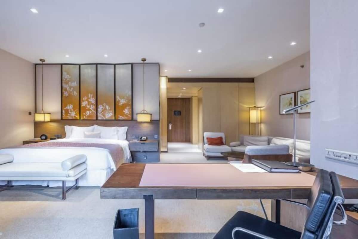 In-room safe, desk, laptop workspace, free cots/infant beds