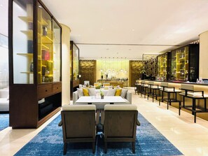 2 restaurants, Fusion cuisine - HUALUXE Shanghai Twelve at Hengshan by IHG (Shanghai)