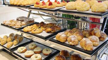 Petit déjeuner buffet (288 CNY par personne)