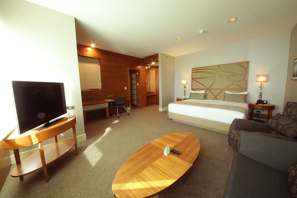 Junior Suite, Partial Sea View | 1 bedroom, premium bedding, minibar, in-room safe