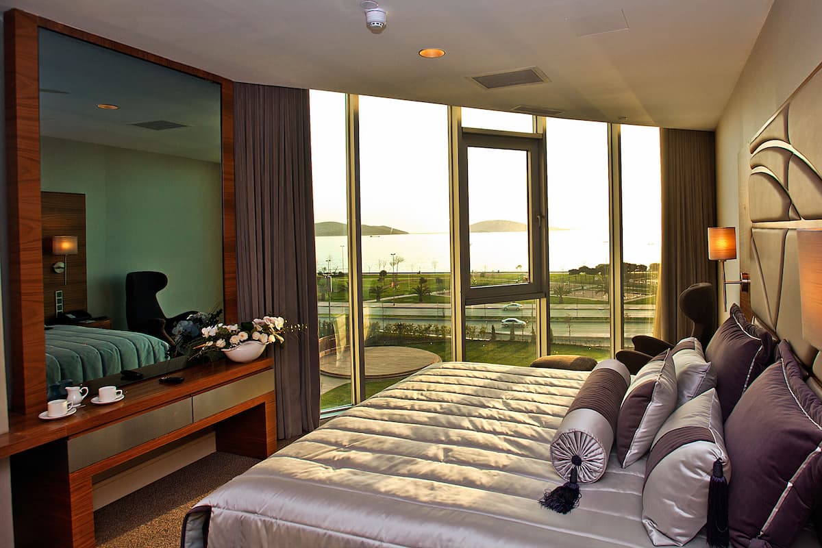 Presidential Suite, 1 King Bed, Jetted Tub, Sea Facing | 1 bedroom, premium bedding, minibar, in-room safe
