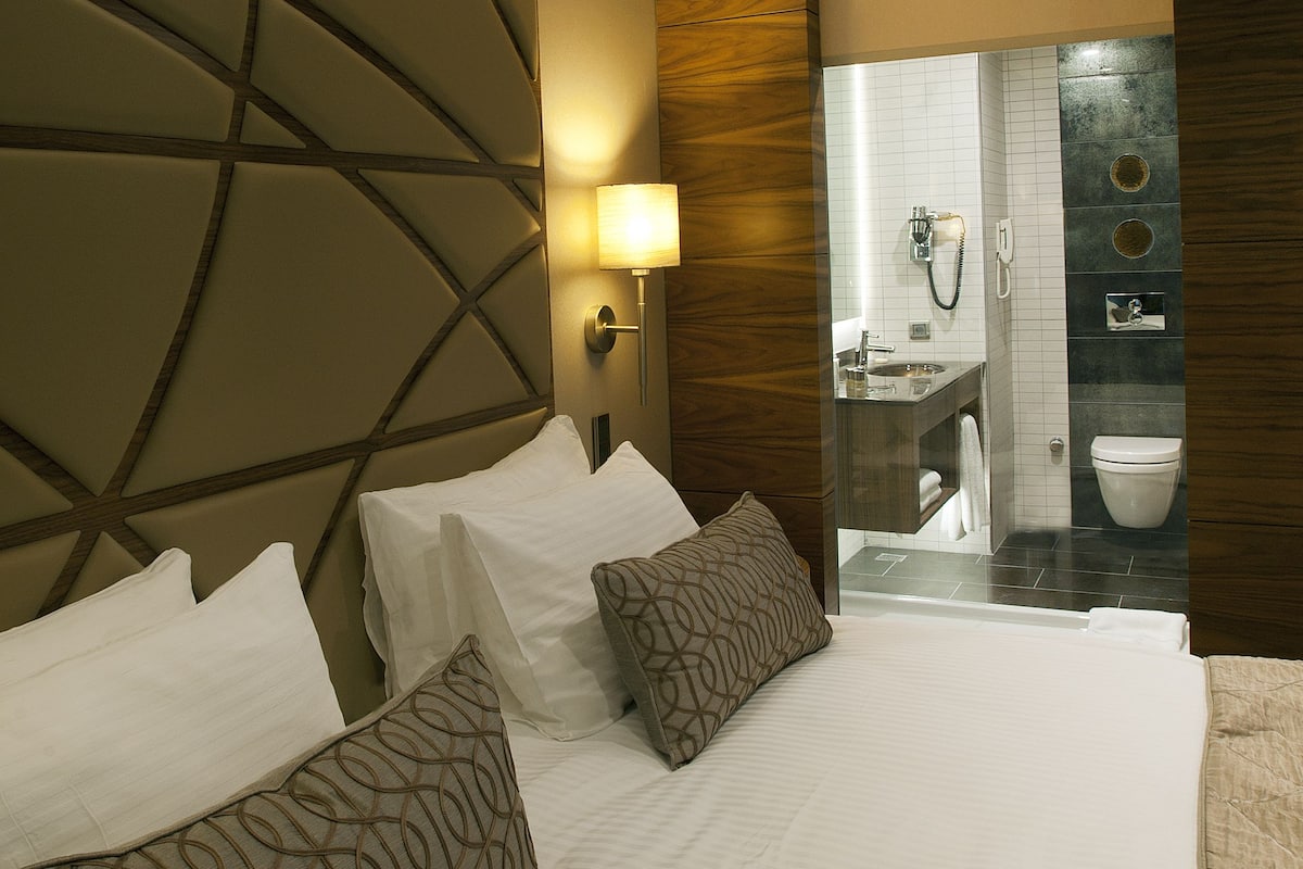 Superior Room, 1 Double Bed, City View | Living area | 32-inch LCD TV with satellite channels, TV