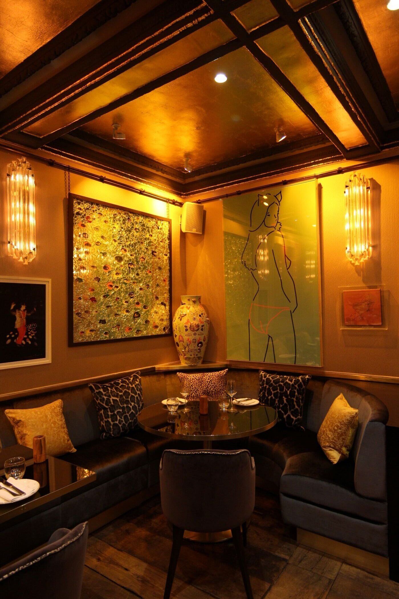 2 间餐厅，供应午餐和晚餐，地方菜