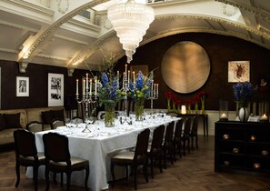 2 Restaurants; Mittagessen und Abendessen werden serviert