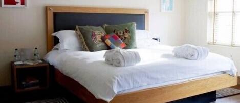 Literie de qualité, minibar, coffre-fort, bureau