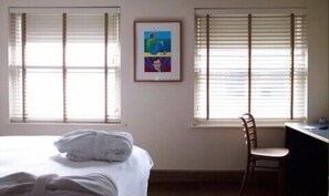 Standard Twin Room, 2 Twin Beds - The Groucho Club (London)