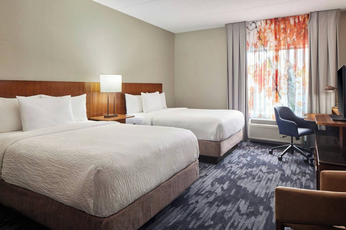 Egyptian cotton sheets, premium bedding, pillow-top beds, desk