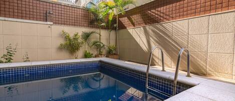 Außenpool, Liegestühle