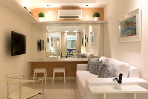 Apartamento | Zona de estar | Una televisión