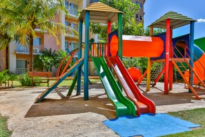 Área de juegos infantiles al aire libre