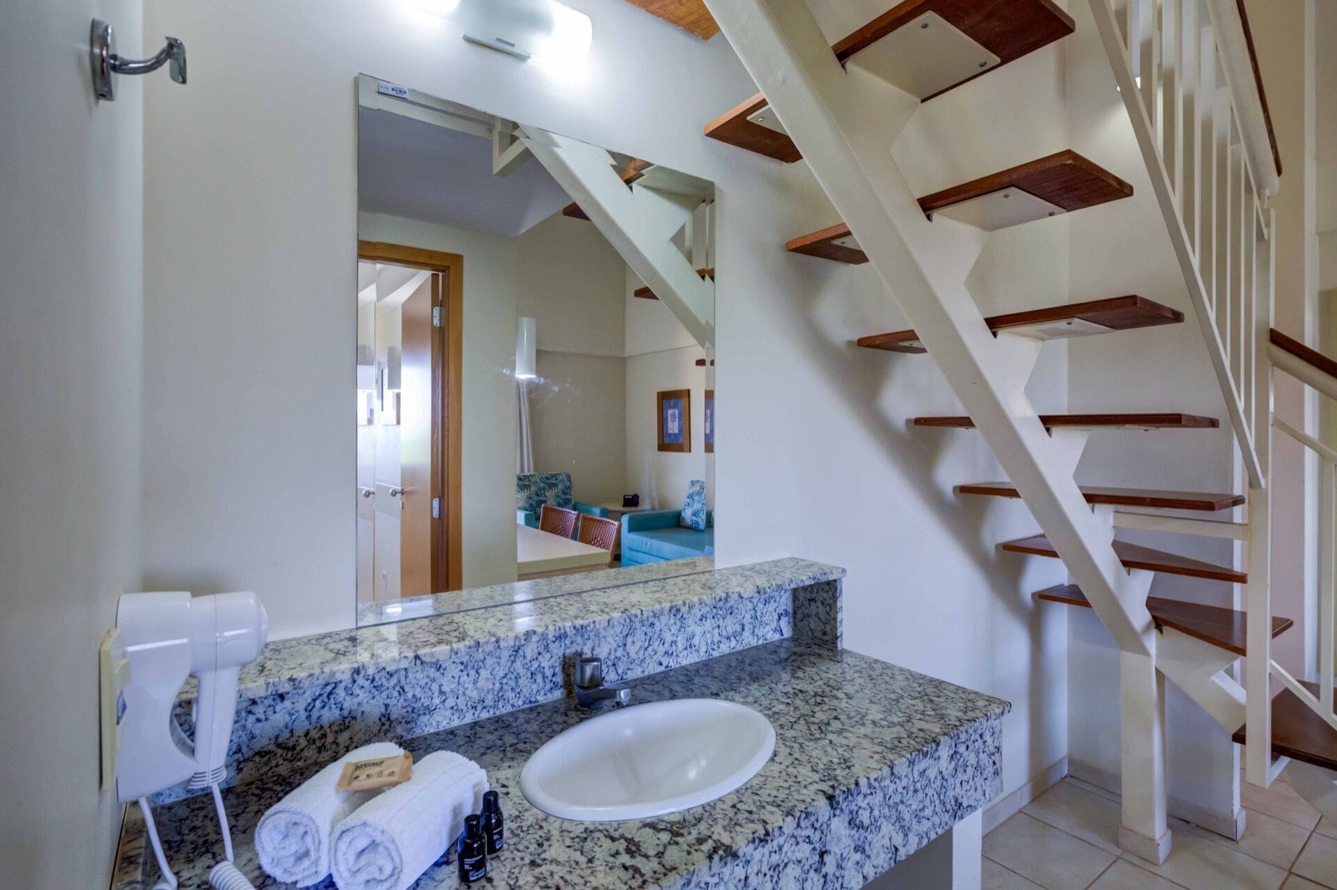 Suite Premium Duplex | Bathroom | Shower, eco-friendly toiletries, hair dryer, towels