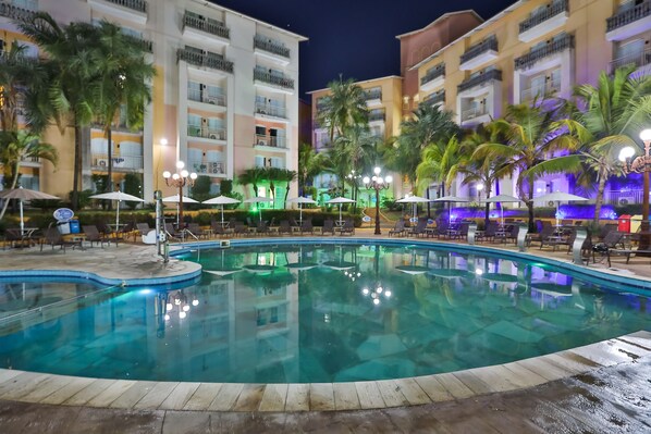 3 outdoor pools, pool umbrellas, pool loungers