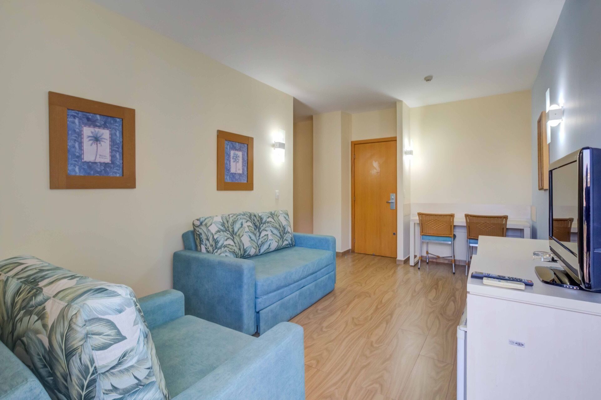 Suite Master | Área de estar | TV de tela plana 35 polegadas com canais via satélite, TV