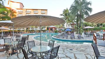 1 quarto, frigobar, cofres nos quartos, escrivaninha