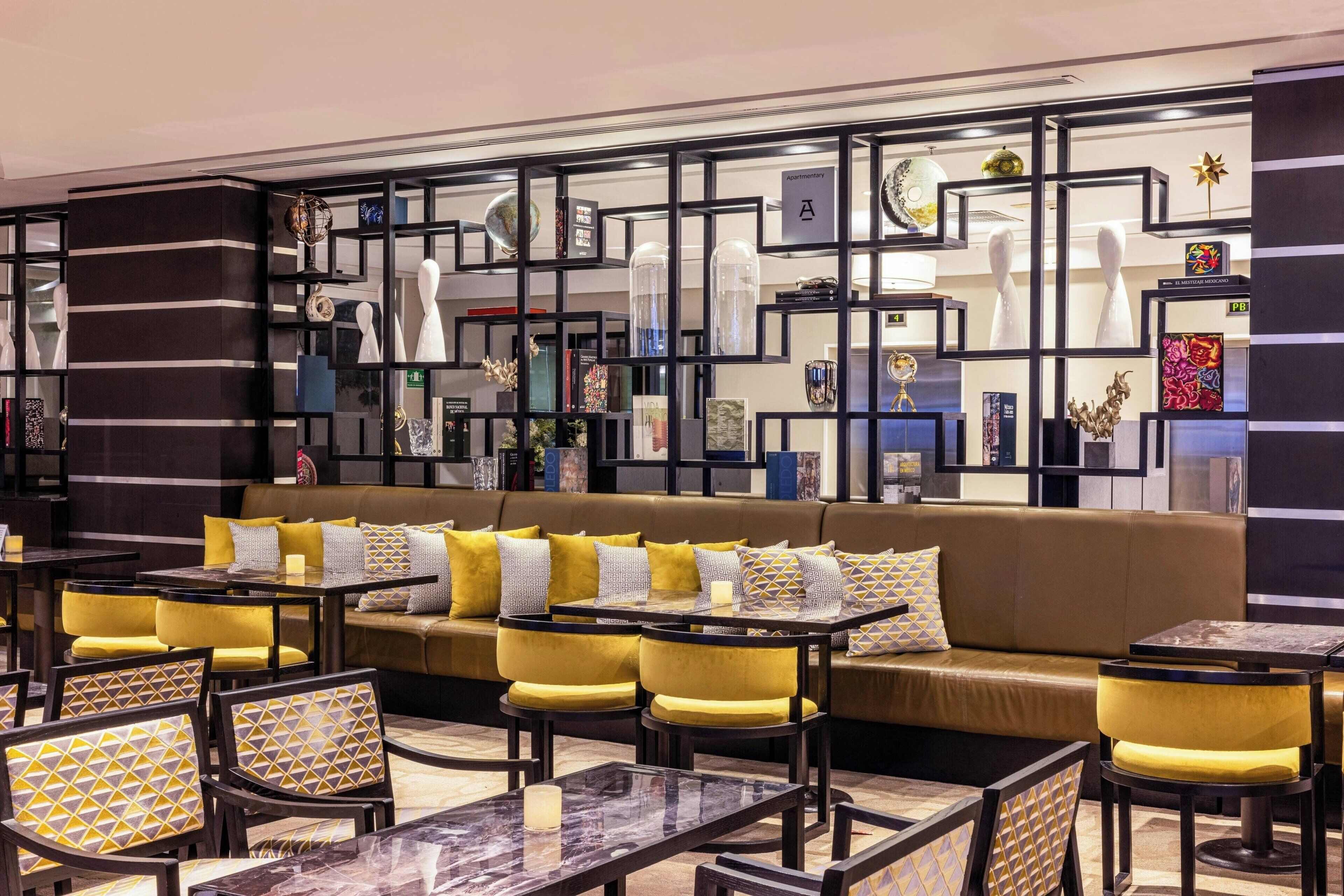 Bar (trong khuôn viên)