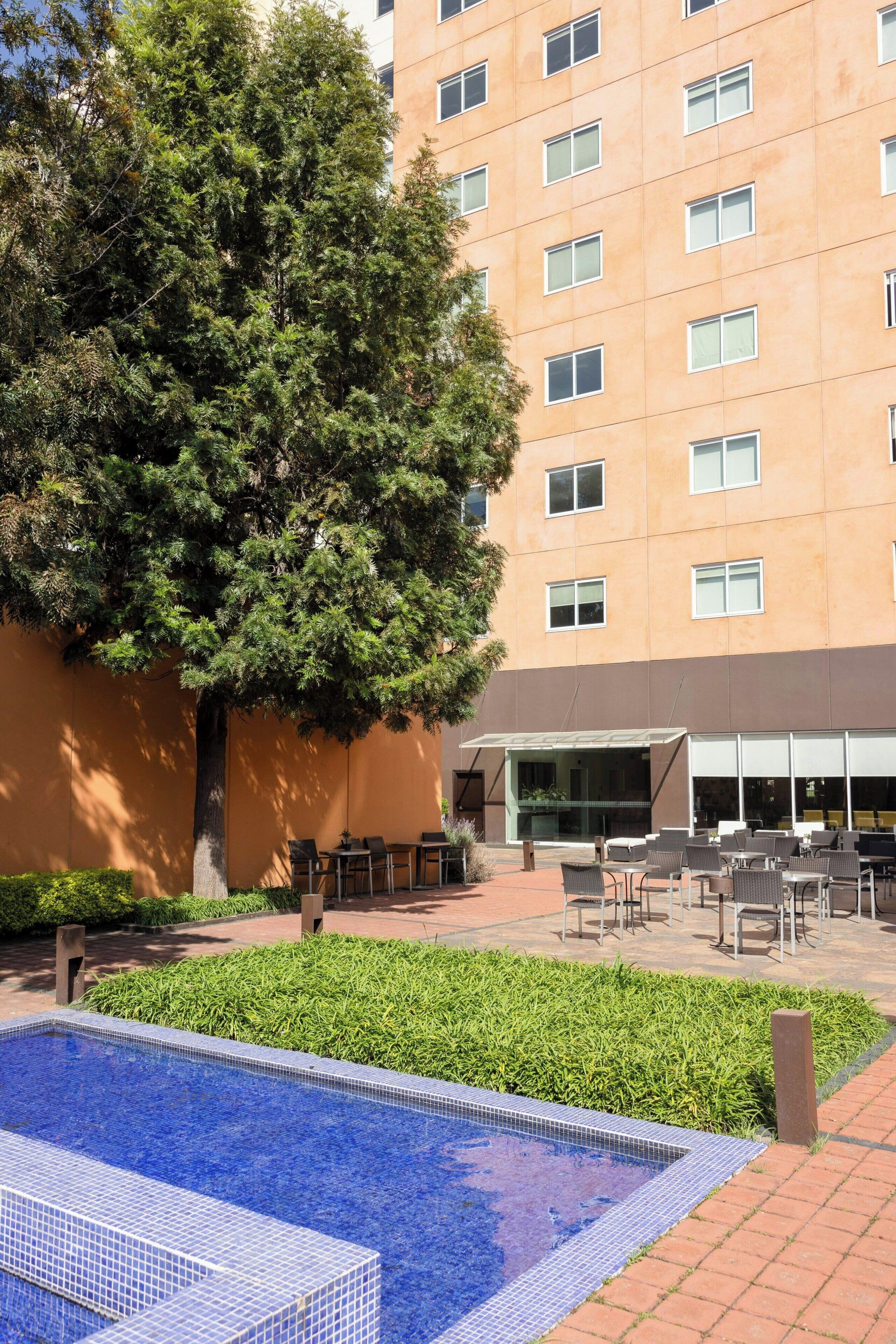 Photo - Courtyard Toluca Tollocan