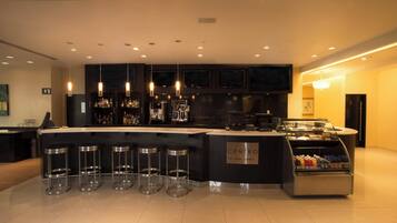 Breakfast, lunch, dinner served; international cuisine