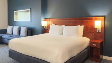 Quarto, 1 cama King | Cofres nos quartos, escrivaninha, cortinas blackout