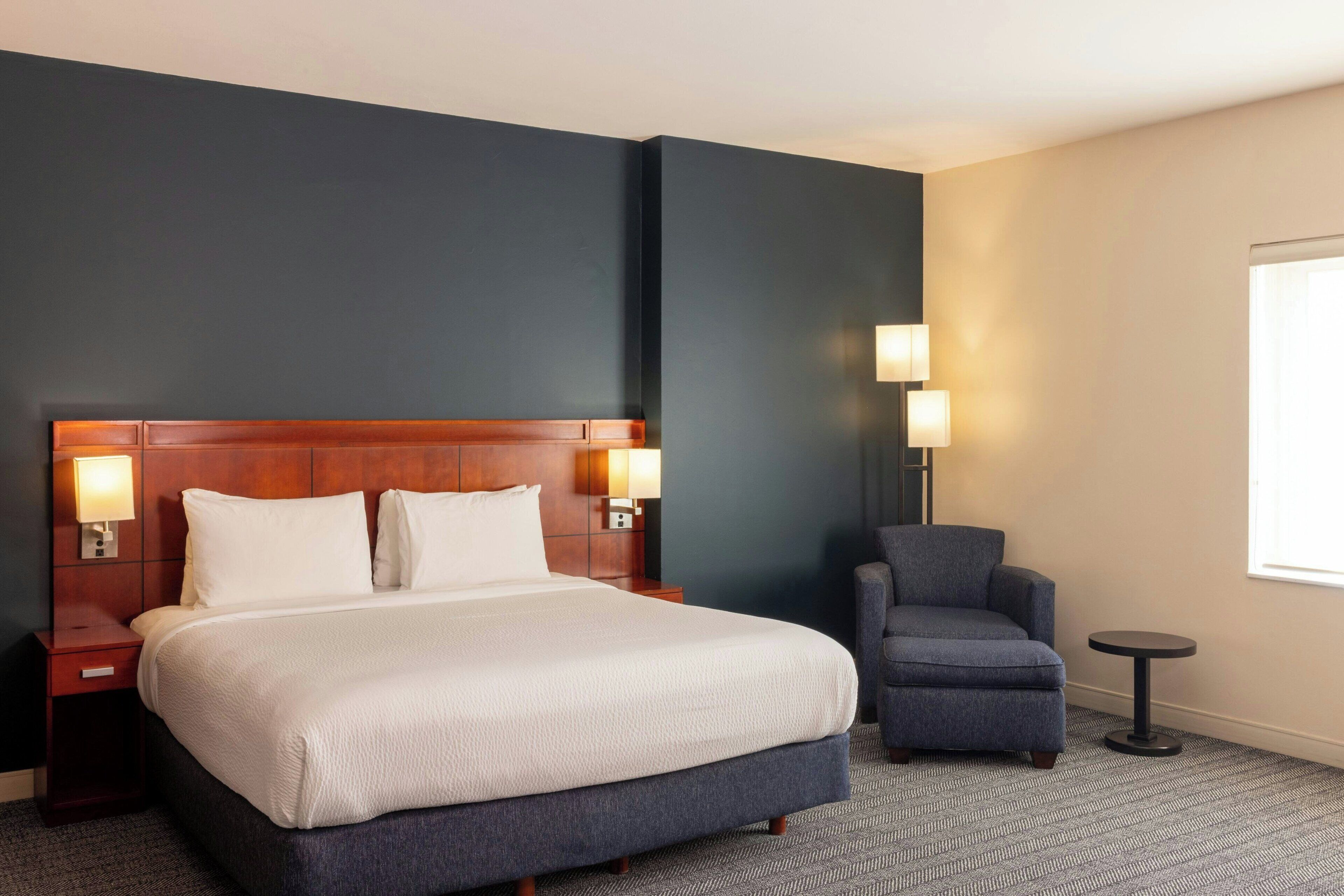 room, 1 king bed, non smoking | 1 bedroom, in-room safe, desk, blackout curtains