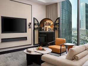 Minibar, caja de seguridad en la habitación y muebles diferentes