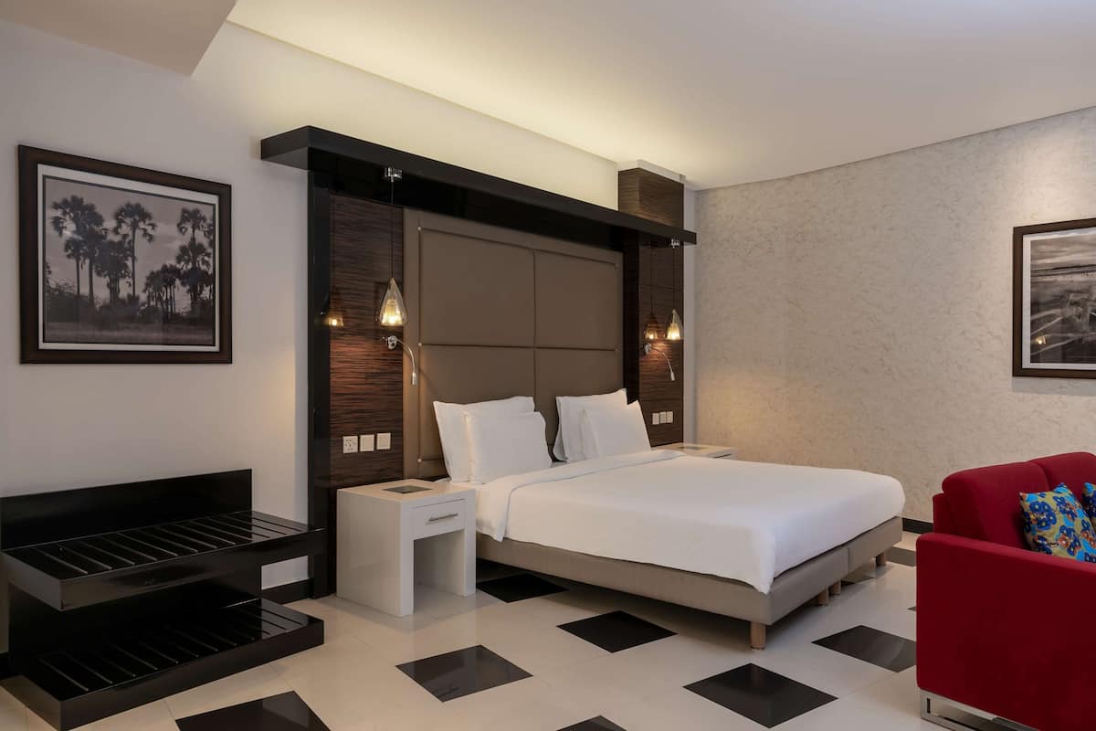 Premium bedding, minibar, in-room safe, desk
