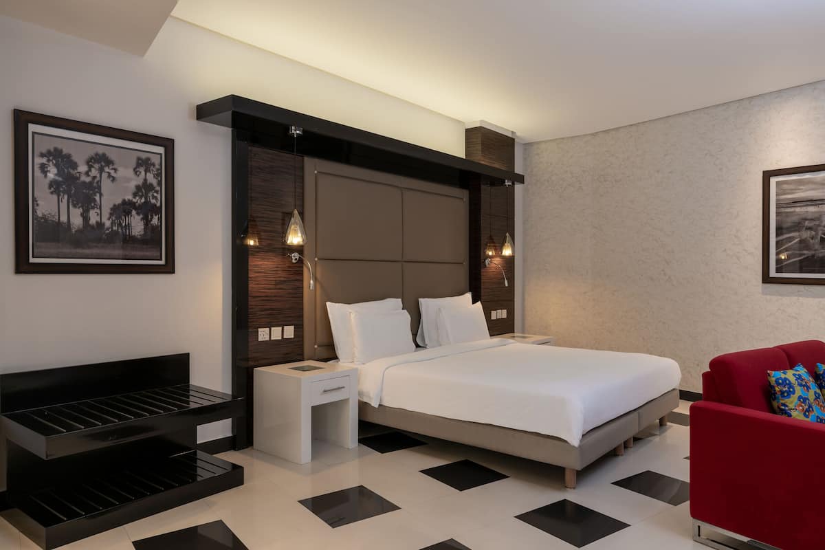 1 bedroom, premium bedding, minibar, in-room safe