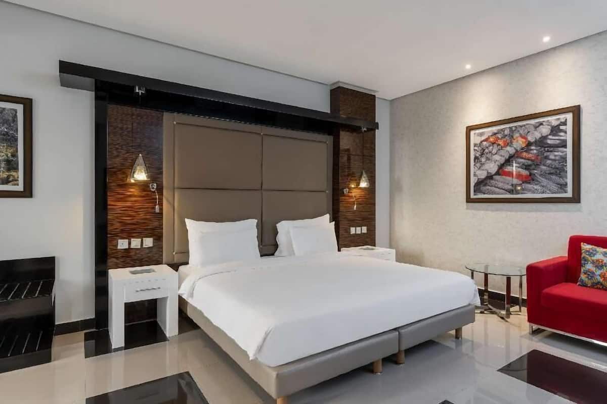 Premium bedding, minibar, in-room safe, desk