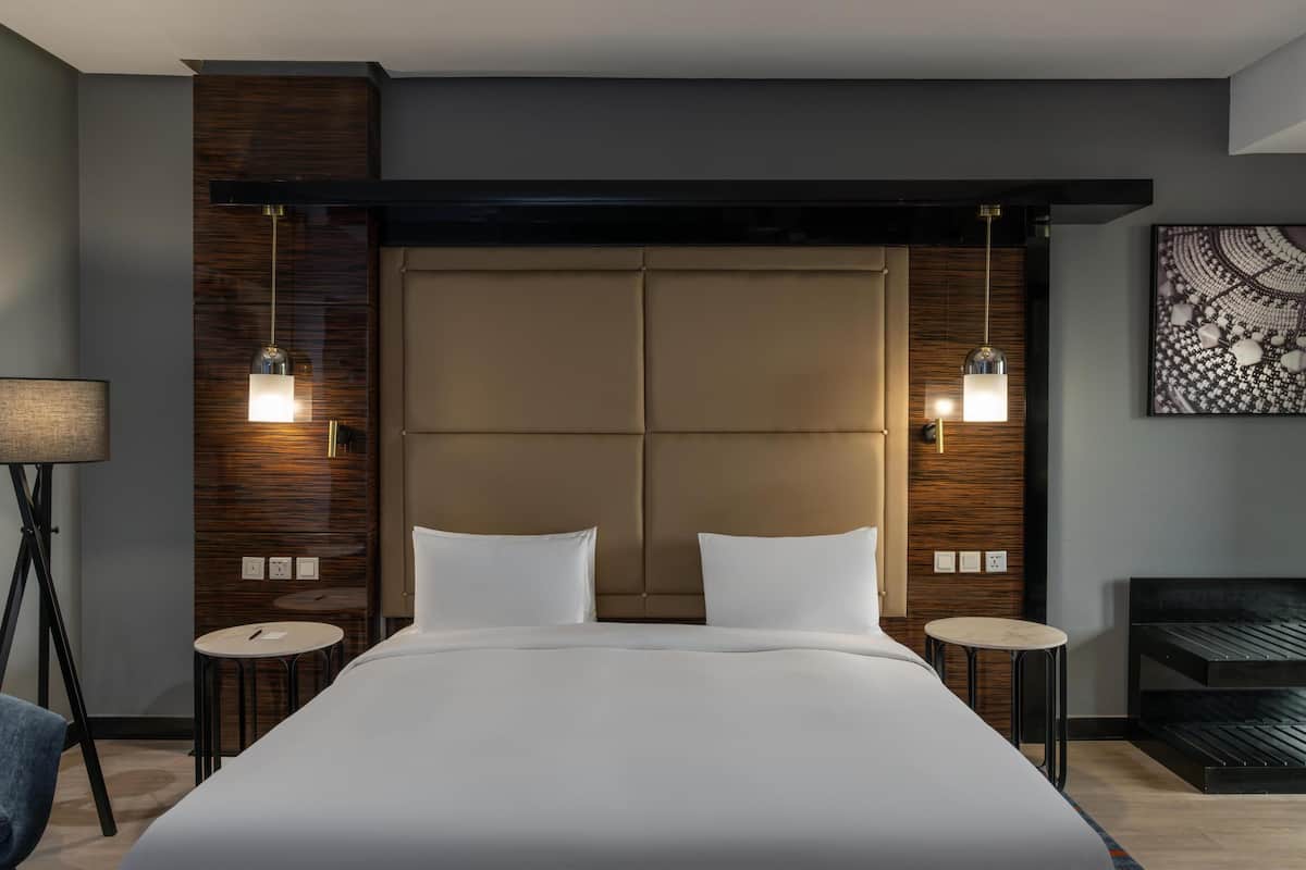 Premium bedding, minibar, in-room safe, desk