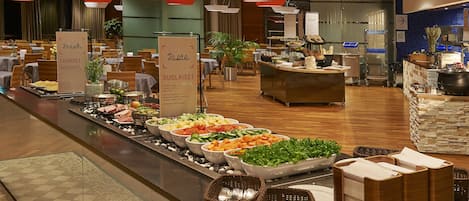 Buffet déjeuner gratuit tous les jours
