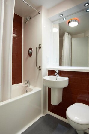 Bathroom - Travelodge Darlington (Darlington)