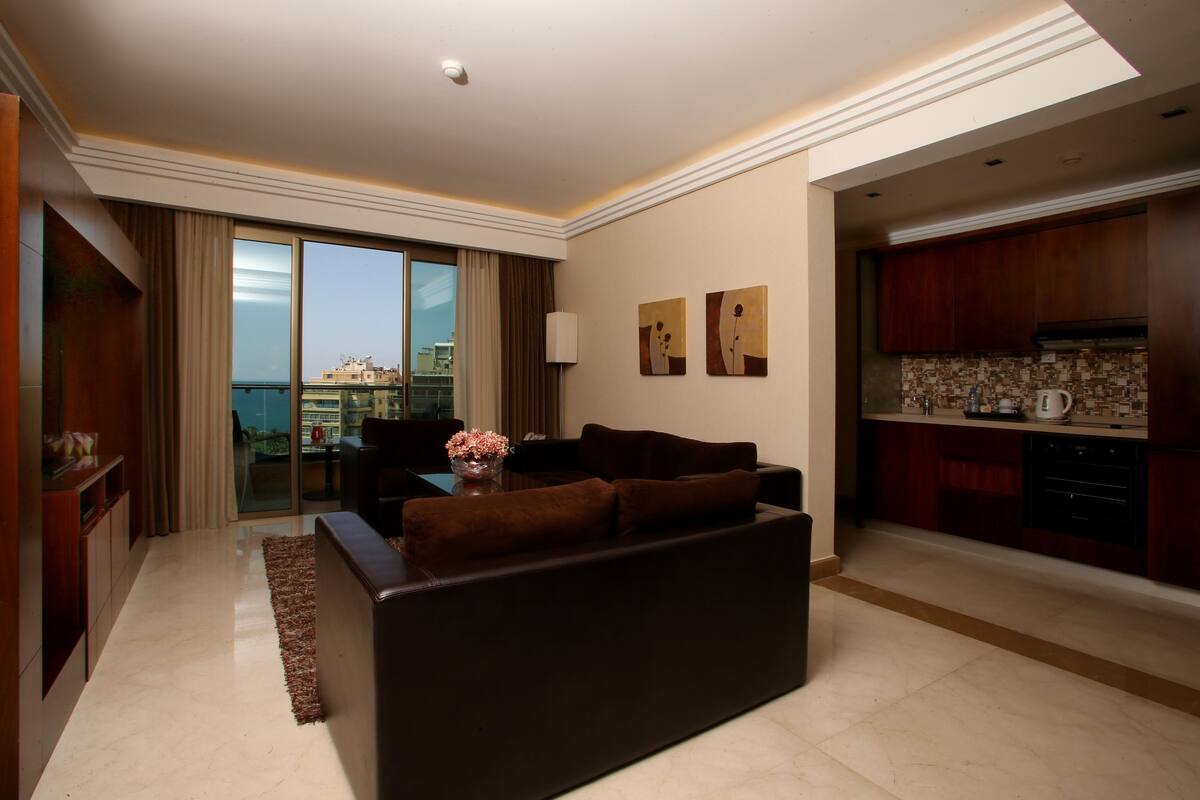 Familien-Suite, 2 Schlafzimmer, Balkon, Meerblick | Wohnzimmer