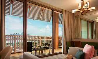 標準雙人房 | 埃及棉床單、迷你吧贈品、房內夾萬、書桌