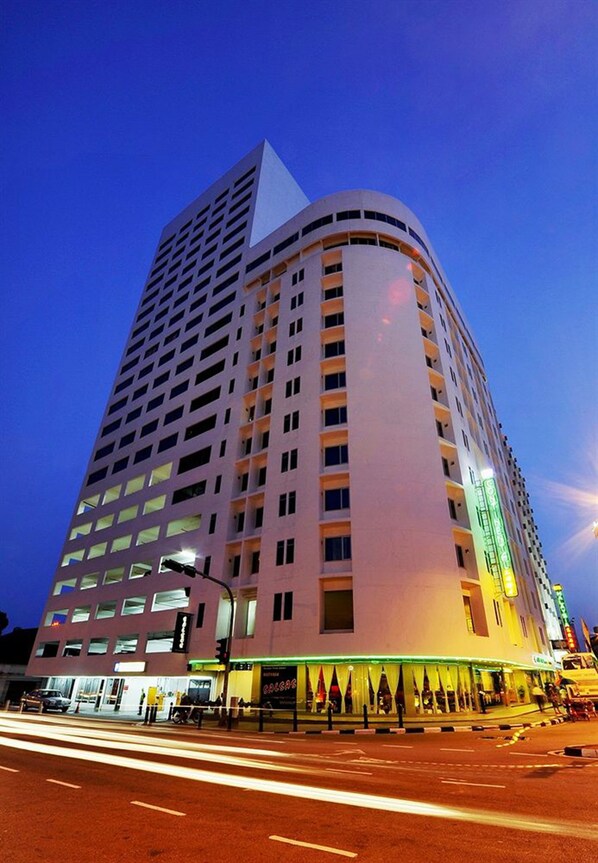 Front of property - Hotel Continental (George Town)