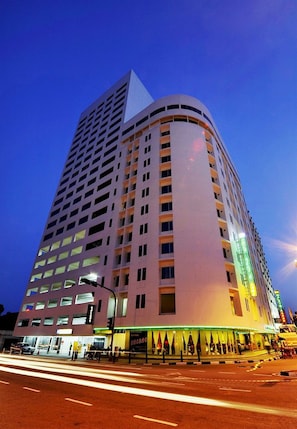 Front of property - Hotel Continental (George Town)